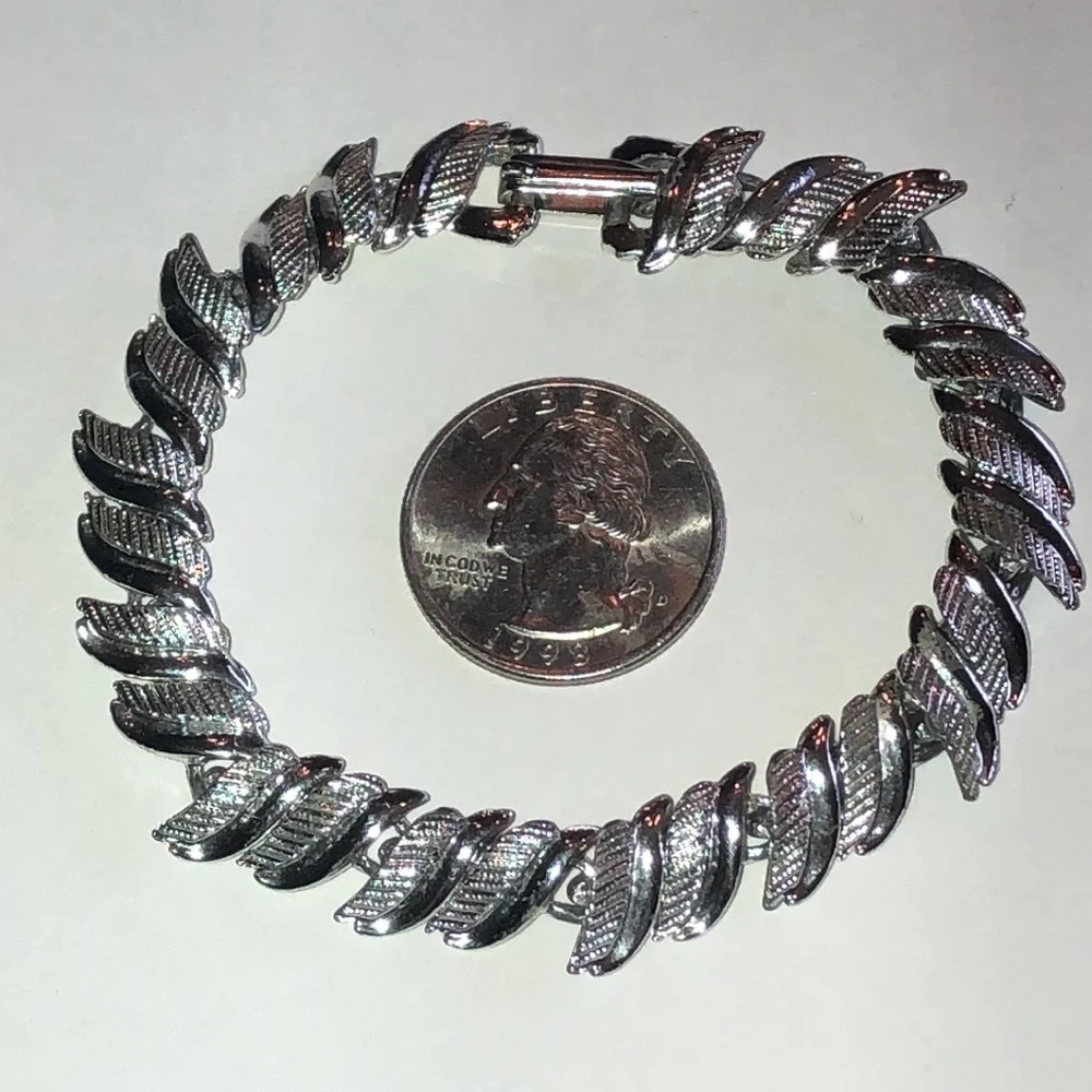 Silver Tone Vintage Chain Link Bracelet - Picture 3 of 5